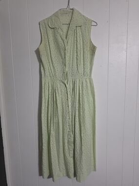 Vintage 60s Sleeveless Eyelet Button-Front Midi Dress in Pale Green